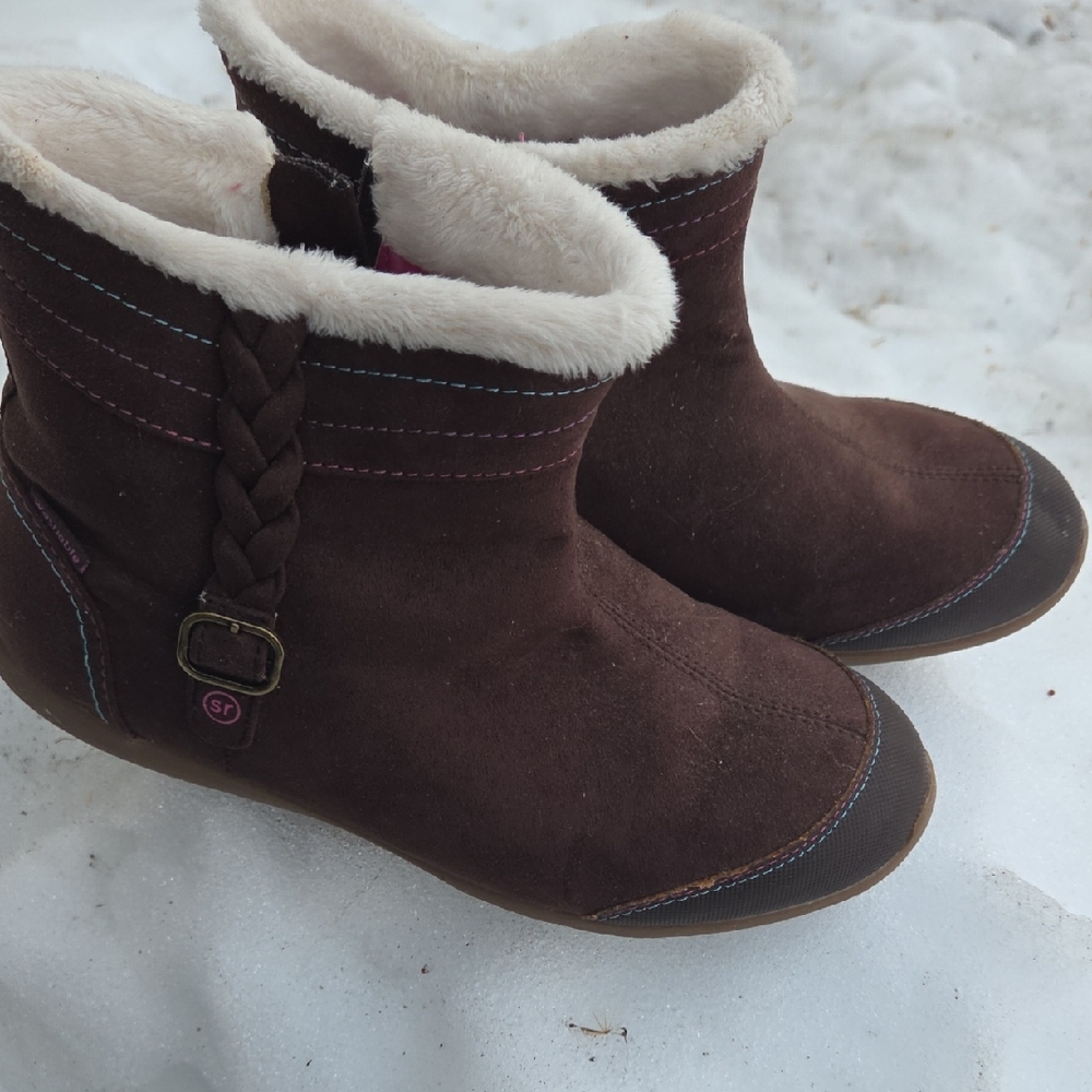 Stride Rite Made 2 Play Marjorie boots for toddlers in brown size 3